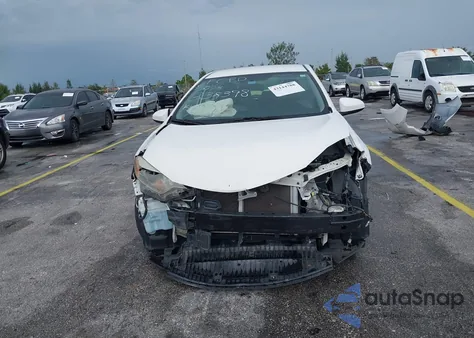 2015 Toyota Corolla Le z USA, uszkodzony, nr VIN 5YFBURHE0FP338398